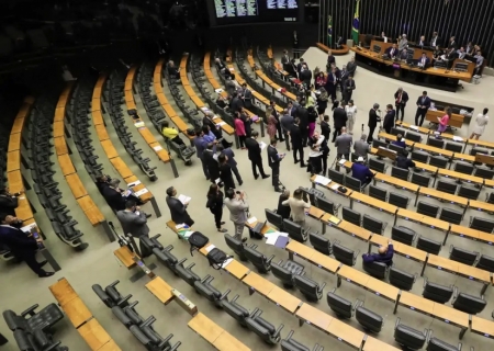 Câmara aprova projeto que pune ocupações de terras