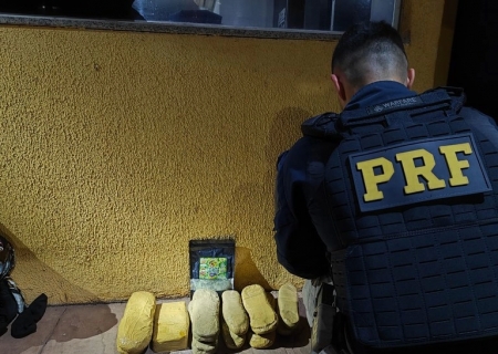 Cinco pessoas são presas viajando com cocaína nas palmilhas dos calçados em Miranda