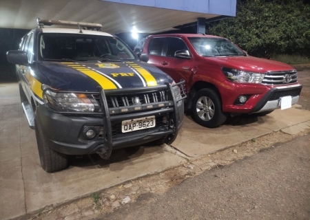 Caminhonete roubada é recuperada pela PRF em Água Clara