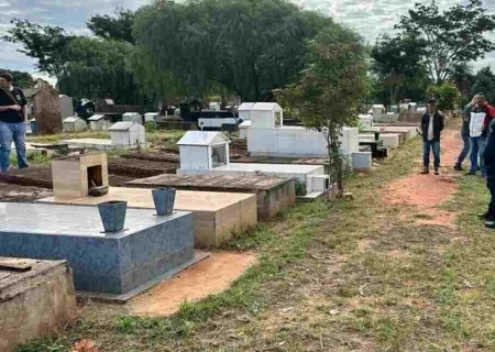 ‘Nunca tinha trabalhado num caso como esse’, relata delegado sobre furto de corpos em cemitério em MS