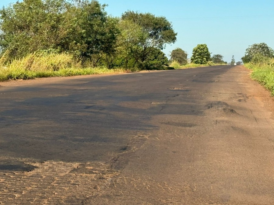 Anel viário: buracos, remendos e acostamento com desnível preocupam motoristas em Nova Andradina