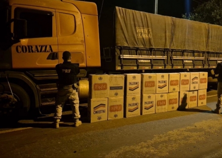 PRF de Amandina apreende carga de cigarros contrabandeada do Paraguai em carreta