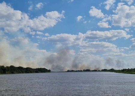 Bombeiros de MS atuam para controlar incêndio em Corumbá e desenvolvem ações em outras duas regiões