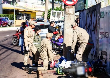 Jovem de moto morre ao colidir contra poste em Campo Grande