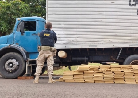 Em Amandina, PRF descobre fundo falso de baú de caminhão abarrotado de tabletes de maconha