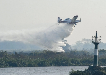 Por terra, rio e ar: Governo de MS mobiliza várias frentes no Pantanal em ações contra o fogo