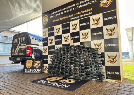 Defron apreende ônibus de turismo de Ponta Porã com R$ 11 milhões de cocaína no taque de combustível