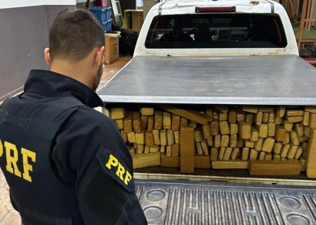 Caminhonete roubada é apreendida com mais de uma tonelada de maconha em Campo Grande