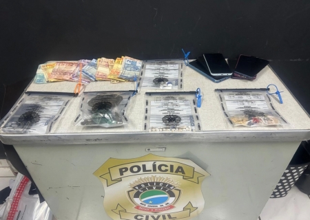 Polícia Civil prende dois adultos e apreende um adolescente por tráfico de drogas em Naviraí