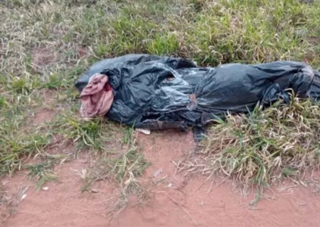 Corpo é encontrado enrolado em lona no outro lado da fronteira