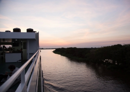 Rio extenso e milhões na economia: turismo no Pantanal atrai visitantes do mundo