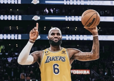 LeBron James quer ser dono de novo time da NBA, diz jornalista