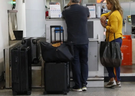 Aposentados poderão comprar passagem aérea por até R$ 200 cada trecho