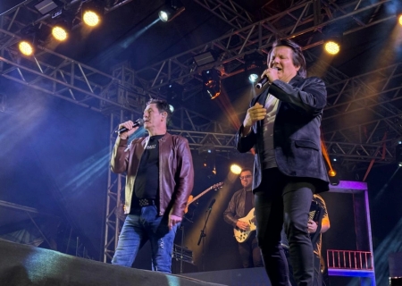 Som romântico de Gian e Giovani trouxe nostalgia dos anos 90 para encerrar 43ª Festa do Sereno