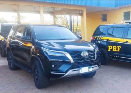 Mulher que seguia para Nova Andradina com veículo roubado é presa pela PRF em Bataguassu