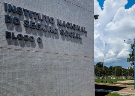 Servidores do INSS entram em greve por tempo indeterminado