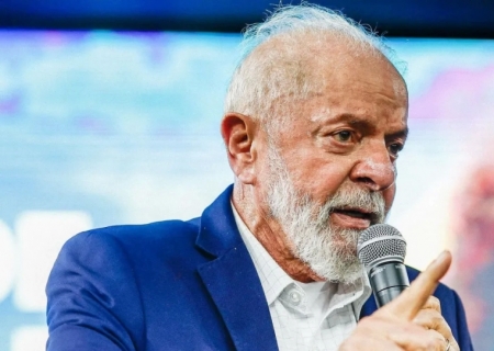 'Faz tempo que sem-terra não invade terra nesse país', diz Lula na Bahia