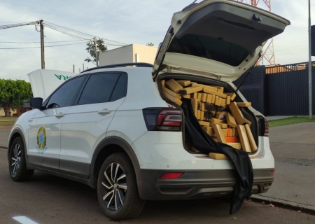 Carro com falso adesivo do Incra é apreendido carregado com maconha em MS
