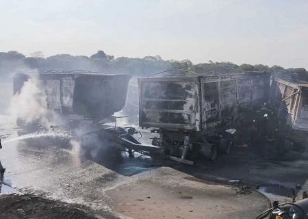 Colisão entre carretas causa incêndio e mata uma pessoa na MS-270 em Dourados
