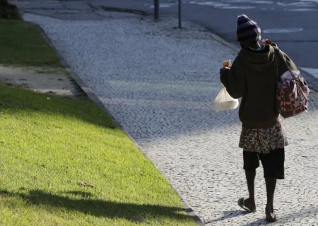 Em dia de luta, defensores públicos atendem pessoas em situação de rua