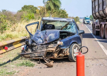 Motorista morre em colisão frontal com caminhão na BR-163 em Campo Grande