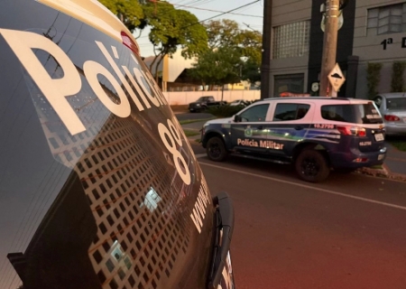 Homem nu invade ginásio de esportes de Nova Andradina enquanto crianças jogavam futebol