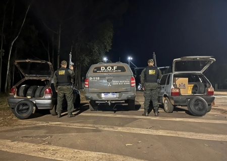 Dois homens são presos com carros carregados com pneus e cigarros em Ponta Porã