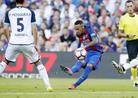Neymar tenta volta ao Barça e técnico toma decisão, diz imprensa