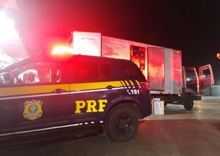Caminhão transportando cigarros ilegais é apreendido pela PRF em Brasilândia