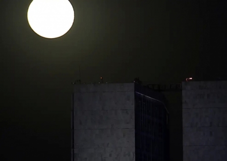 Primeira Superlua de 2024 pode ser vista nesta segunda-feira (19)
