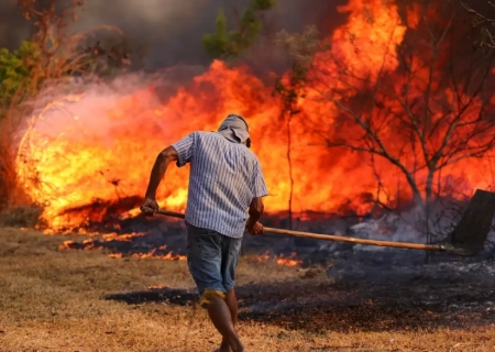 Presidente Lula reúne ministros para debater combate a queimadas