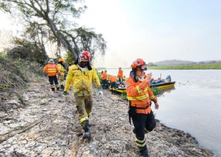 Bombeiros atuam no controle de incêndios florestais em MS e ribeirinhos serão atendidos em ação humanitária