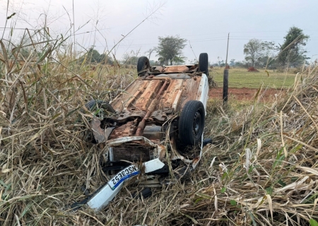 Veículos capotam na MS-276 em Batayporã e condutores saem ilesos