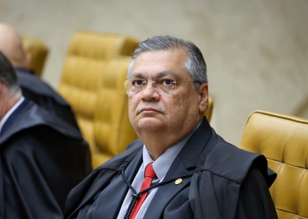Dino acompanha Moraes sobre suspensão do X; julgamento terá votos de mais 3 ministros