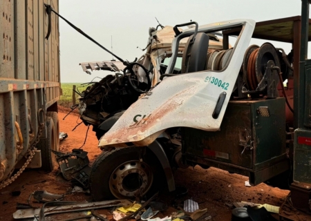 Poeira e falta de visibilidade causa grave acidente em canavial em Nova Andradina