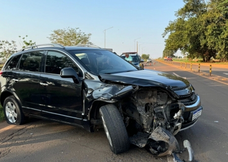 Colisão entre carreta e veículo de passeio deixa apenas danos materiais na BR-376 em Nova Andradina