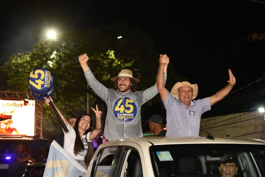 Público em peso, criatividade e apoio especial marcam último ato de campanha de Germino