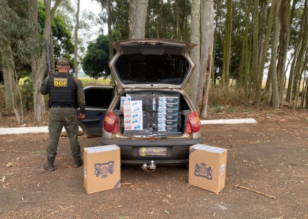 Dupla é presa com veículo carregado com cigarros ilegais em Ponta Porã