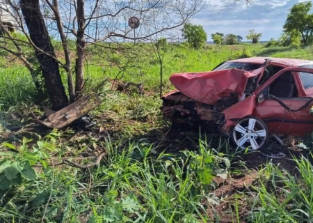 Motorista fica preso nas ferragens de carro após acidente entre Bataguassu e Brasilândia