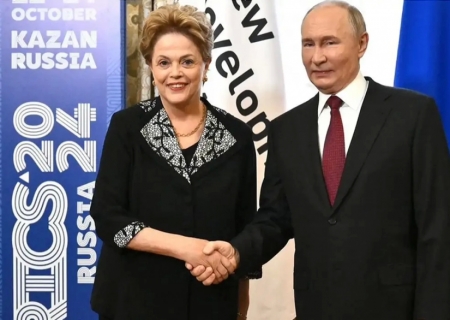 Com Putin, Dilma defende expansão do Brics e uso de moedas locais