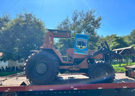 Polícia Militar Rodoviária recupera trator furtado em Anhanduí