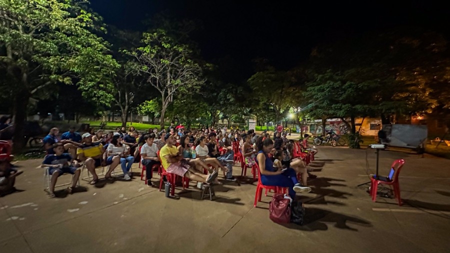 Cinema a Céu Aberto transforma a Praça da Rodoviária em sala de cinema ao ar livre