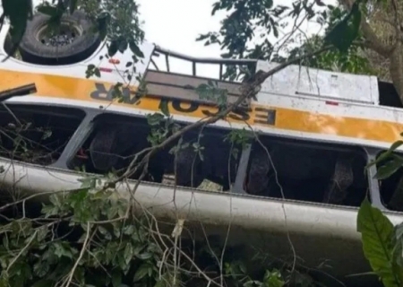Acidente com ônibus deixa 18 mortos na Serra da Barriga em Alagoas