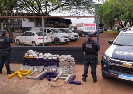 Após perseguição, polícia intercepta caminhão carregado com mais de 400 quilos de drogas