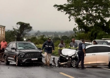 Colisão entre veículos deixa feridos na BR-376 em Nova Andradina