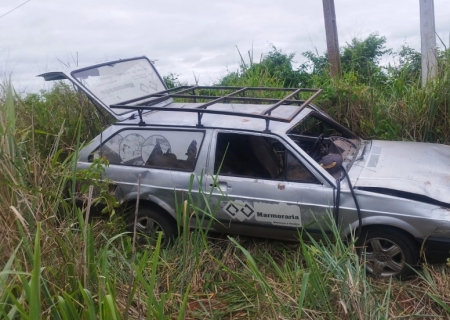 Passageiro de carro fica ferido, após condutor dormir ao volante e capotar na MS-276 entre Batayporã e Anaurilândia