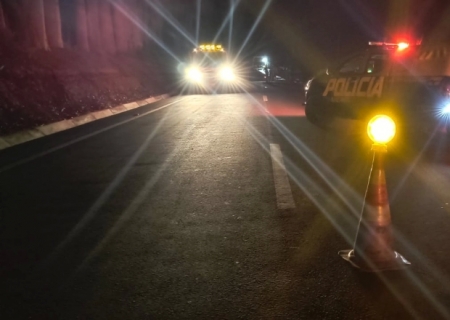 Colisão entre veículos deixa duas pessoas feridas na MS-473 e condutor que provocou acidente foge do local