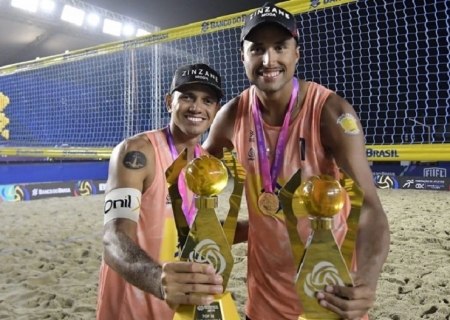 Beneficiário do Bolsa Atleta, Arthur Mariano é campeão da temporada 2024 do Circuito Brasileiro de Vôlei de Praia