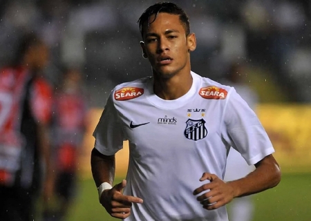 Neymar estaria negociando para voltar ao Santos já em 2025