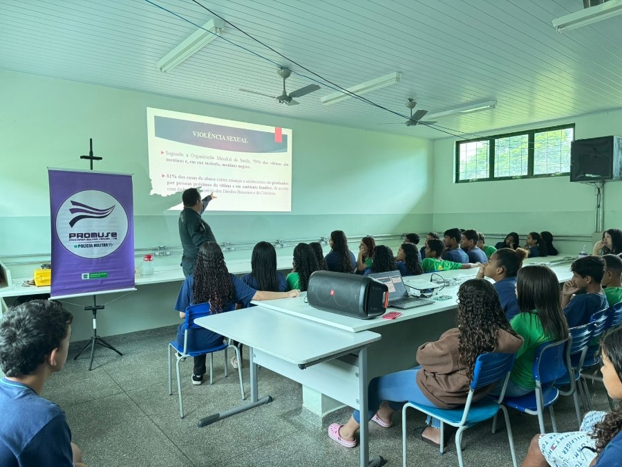 Polícia Militar realiza palestra em escola sobre violência de crianças e adolescentes em Taquarussu